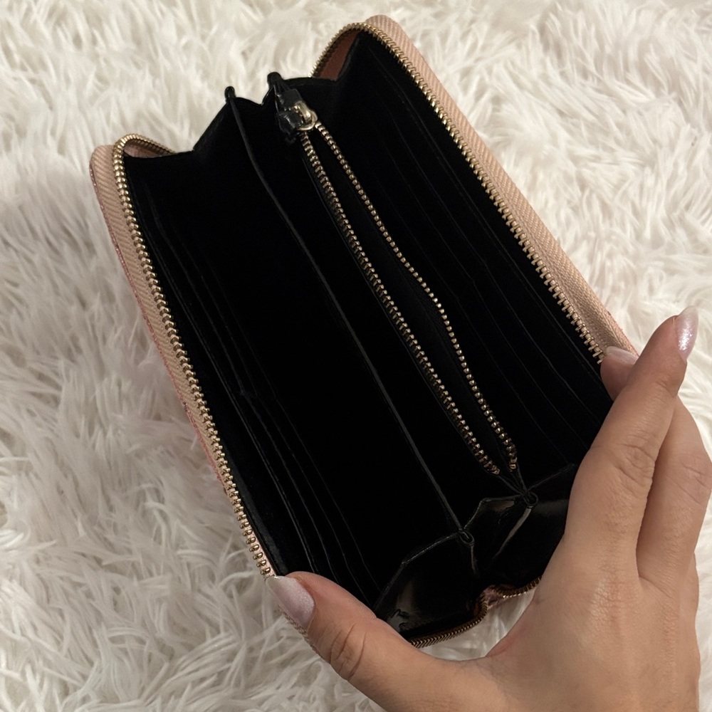 Victoria’s Secret Pink Quilted Women's Wallet - Picture 3 of 4